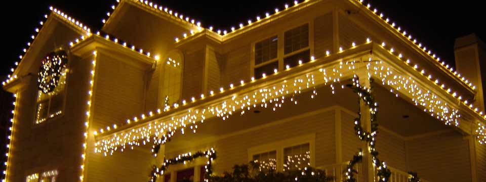 Decorazioni Natalizie Esterno Casa.Come Mettere Le Luci Natalizie Da Esterno Punto Luce